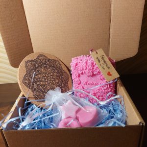 Serenity in a Box: Aromatic Candle and Wax Melt Gift Set